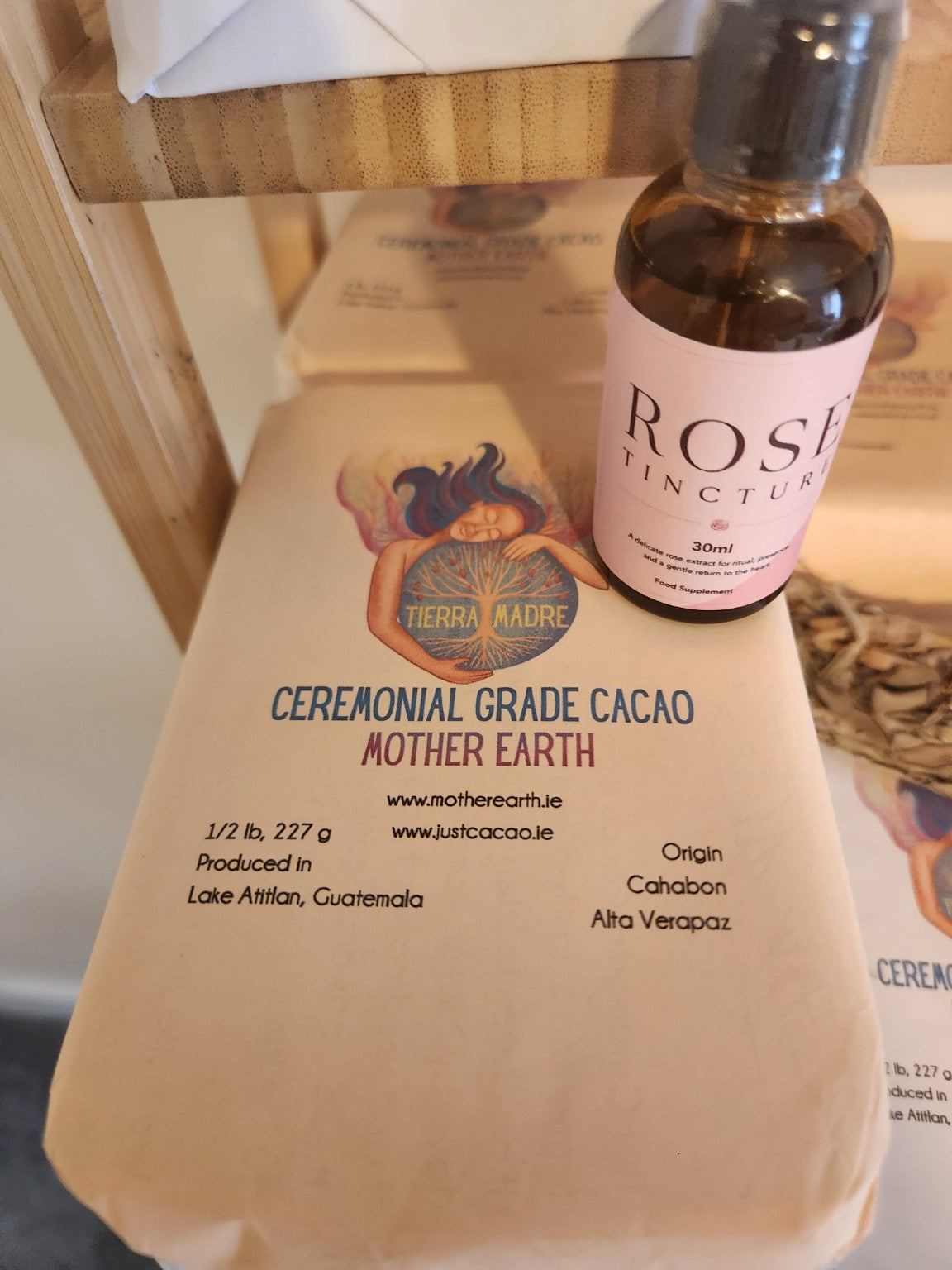 Cacao & Rose Ritual Duo
Mother Earth Cahabon Ceremonial Cacao 227g + Bulgarian Rose Tincture 30ml